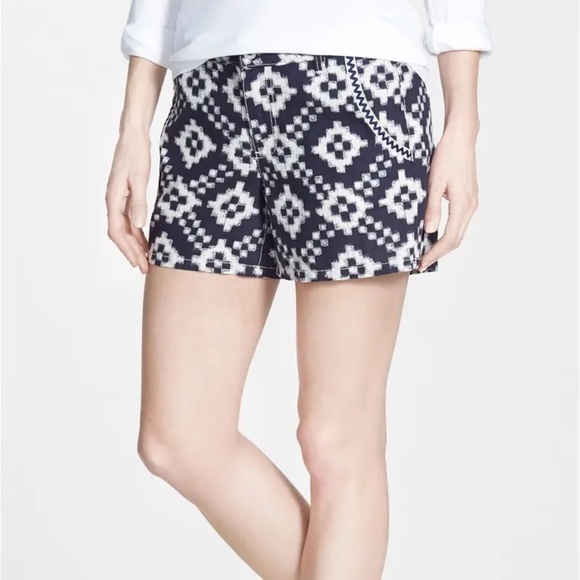 Two by Vince Camuto Linen & Cotton Mid Rise Diamond Print Short - Picture 3 of 13